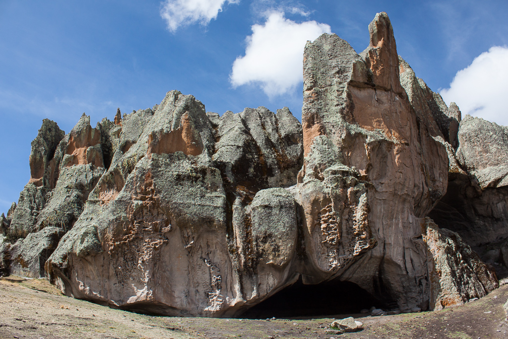 Such awesome rock - caves, huecos, jagged ridges, and great texture for climbing.