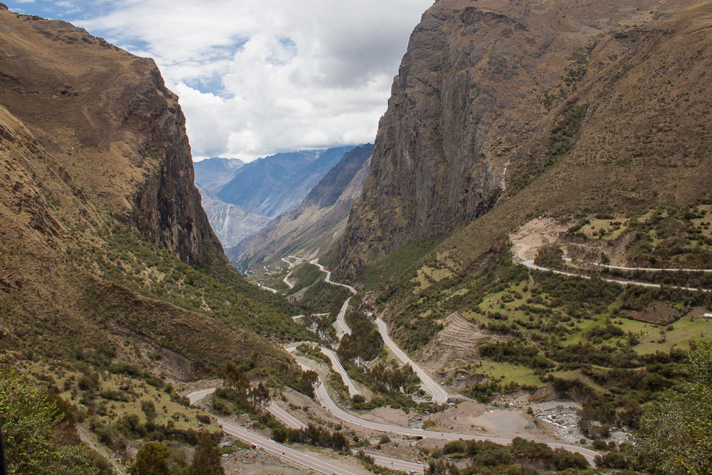 The many switchbacks on the drive from Cusco to the Hidroelectrica.